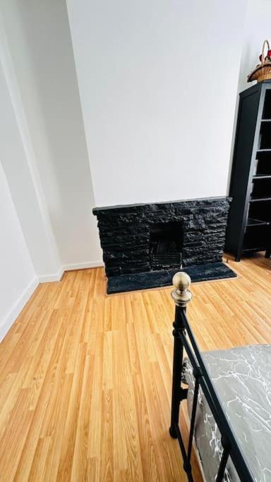 3 Bed House East London Home Bagian luar foto