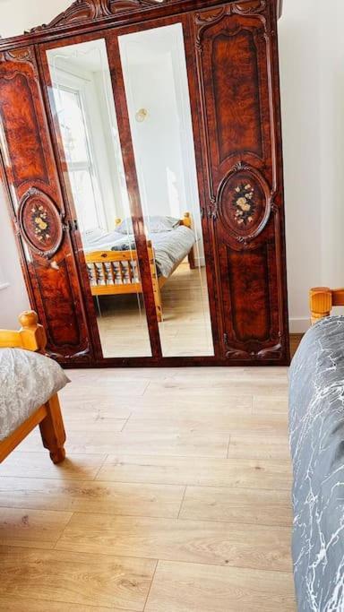 3 Bed House East London Home Bagian luar foto