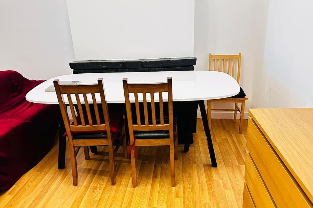 3 Bed House East London Home Bagian luar foto